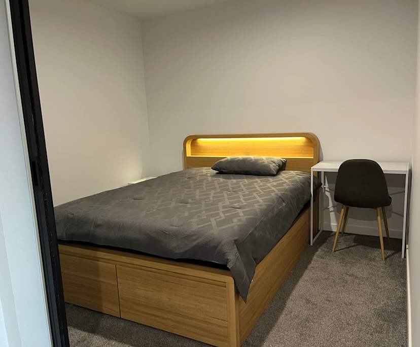Furnished room in a flatshare