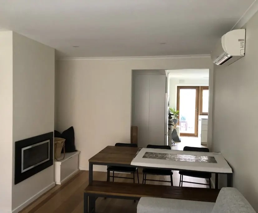 $550, Whole-property, 2 bathrooms, Carnegie VIC 3163