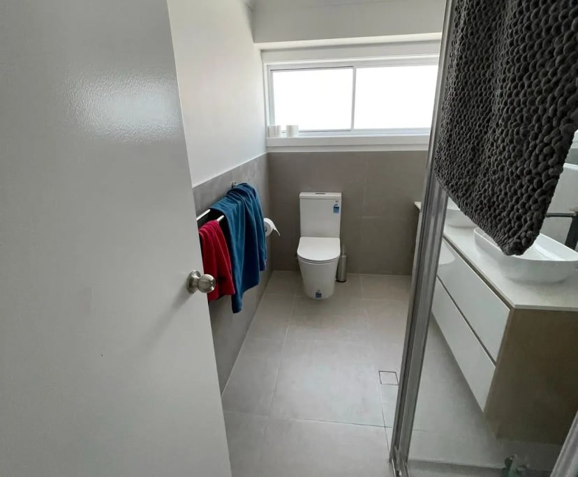 $350, Flatshare, 3 bathrooms, Surfers Paradise QLD 4217