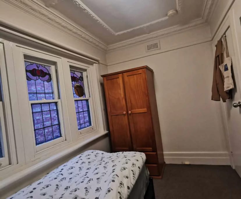 Furnished room in a flatshare
