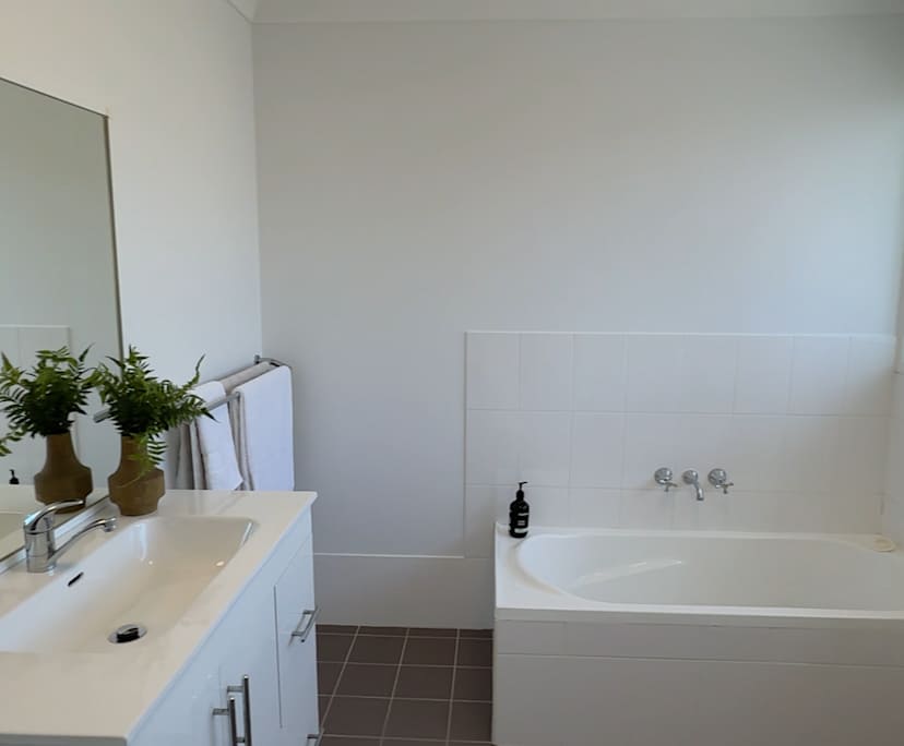 $250, Share-house, 2 bathrooms, Mount Hutton NSW 2290