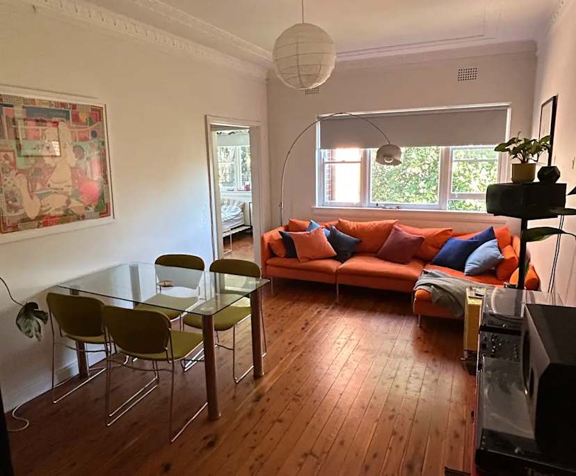 Furnished room in a flatshare