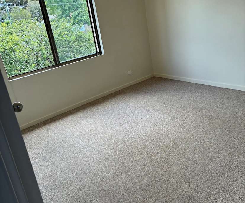 Unfurnished room in a flatshare