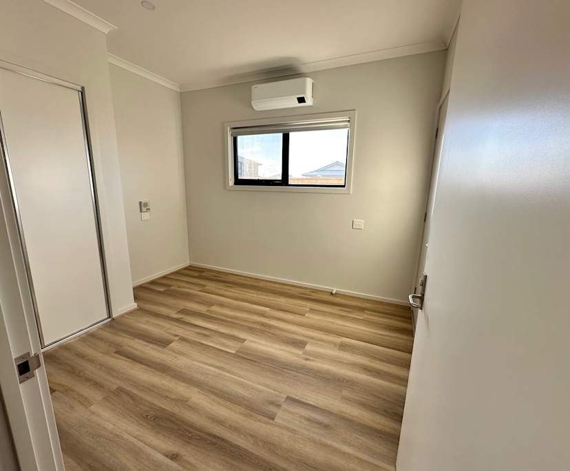 Whole property with 1 room for rent