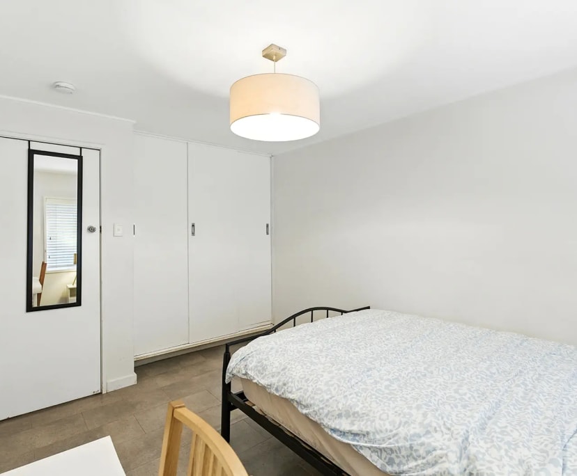 Furnished room in a flatshare