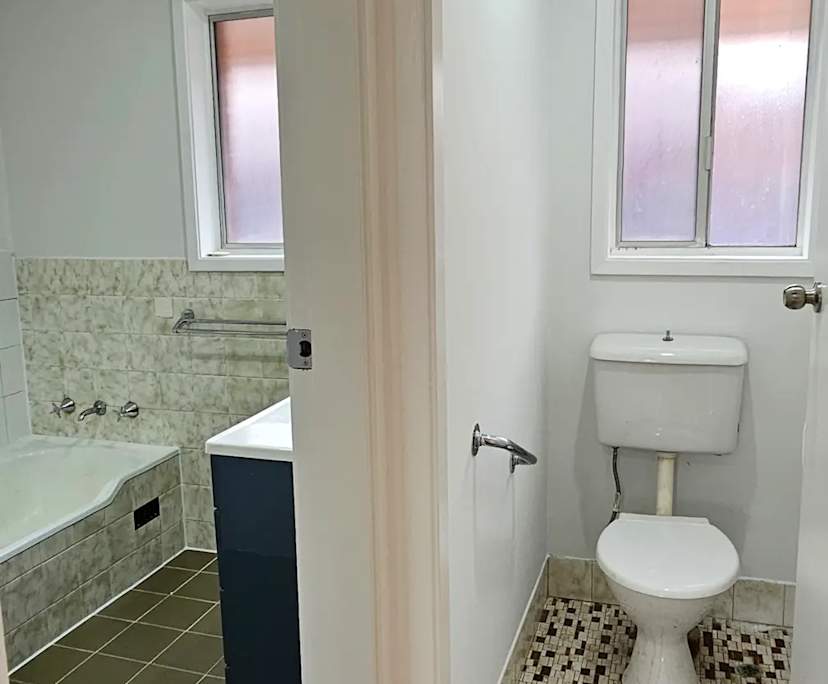 $850, Whole-property, 3 bathrooms, Toongabbie NSW 2146