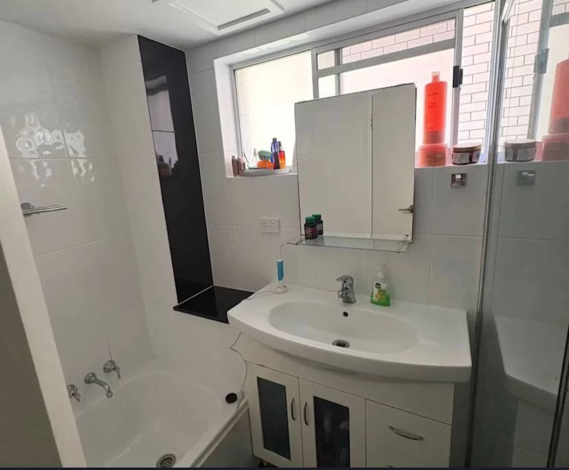 $350, Flatshare, 2 bathrooms, Broadbeach QLD 4218