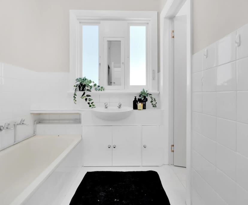 $1,580, Whole-property, 4 bathrooms, Caulfield South VIC 3162