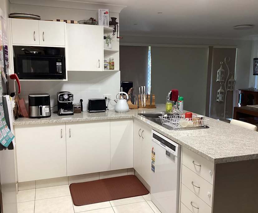 Room in a share house