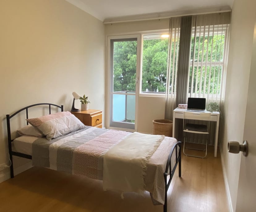 Furnished room in a flatshare