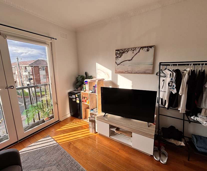 Furnished room in a flatshare