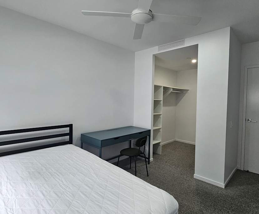 $330, Flatshare, 2 bathrooms, Woolloongabba QLD 4102