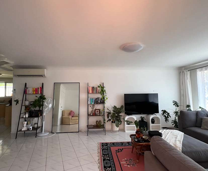 Room in a share house