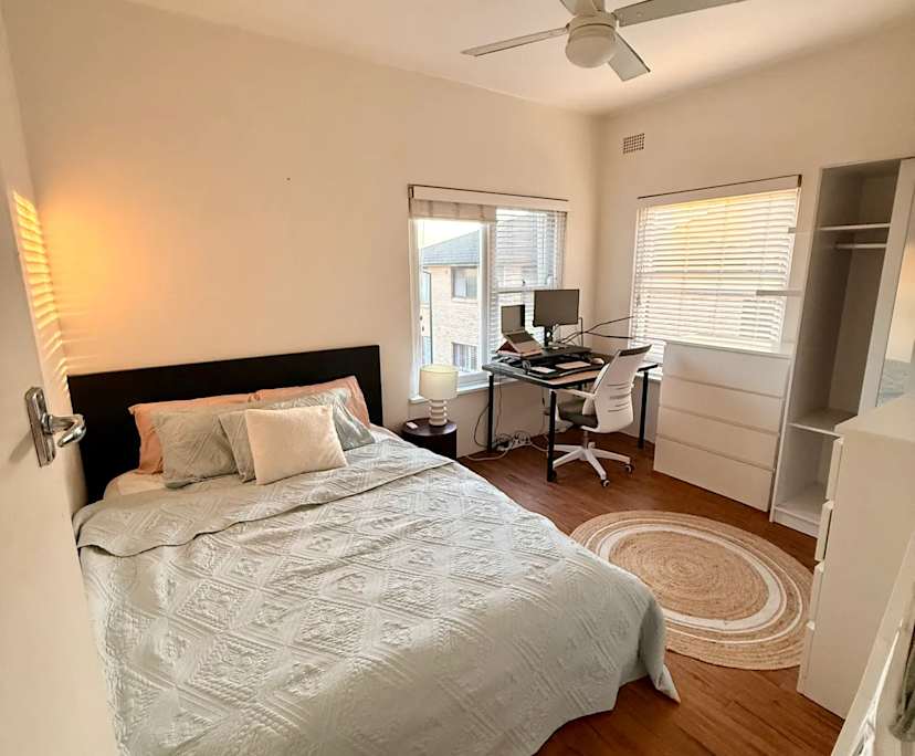 Furnished room in a flatshare