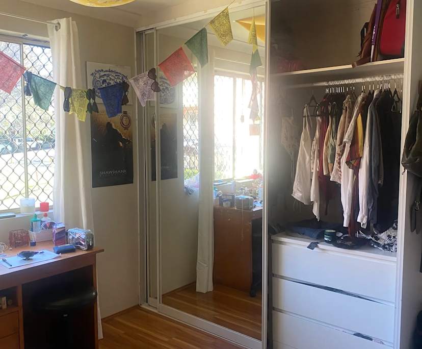 Furnished room in a flatshare