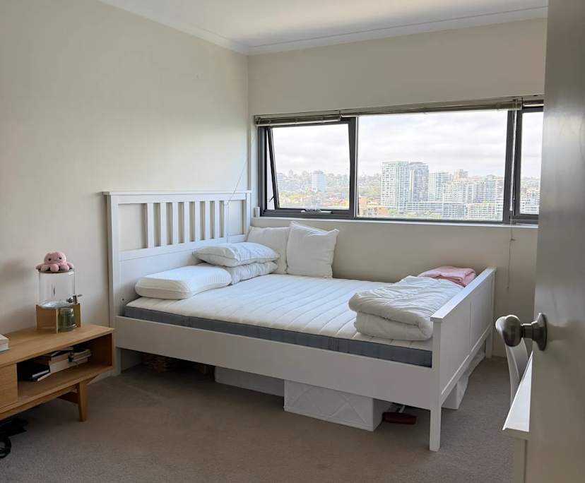 Furnished room in a flatshare