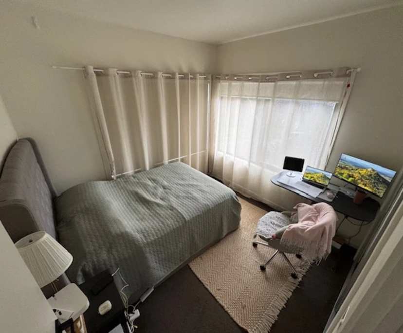 Furnished room in a flatshare