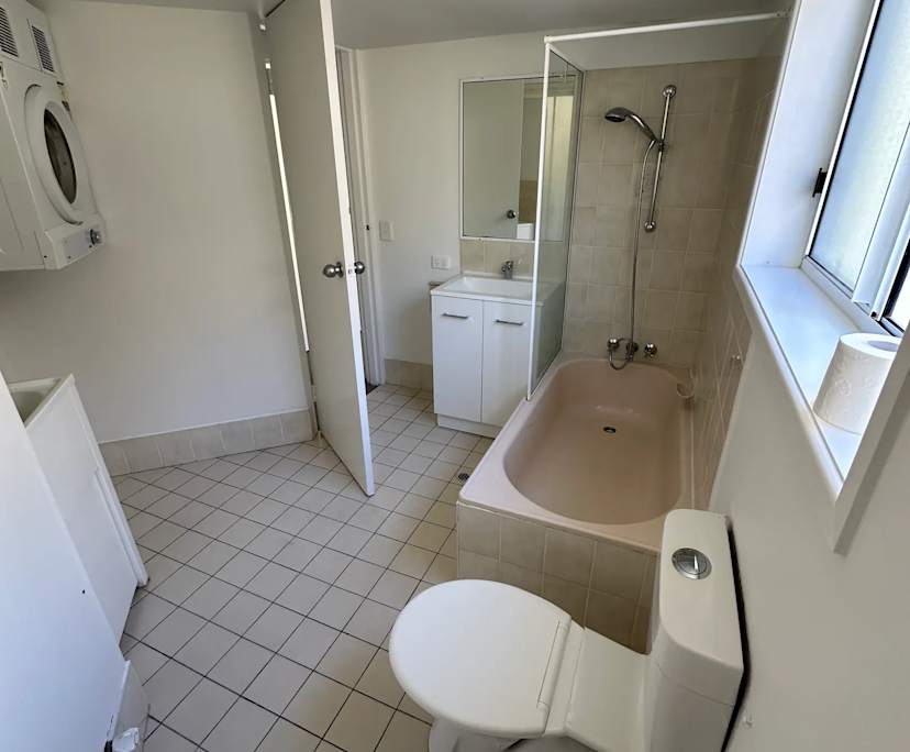 $400, Share-house, 2 bathrooms, Surfers Paradise QLD 4217