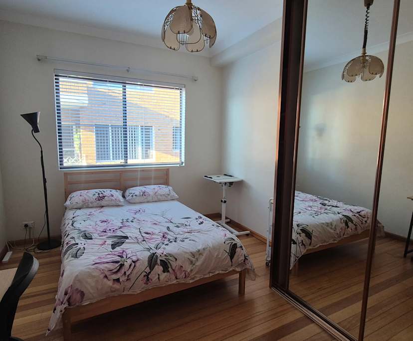 Furnished room with ensuite in a flatshare