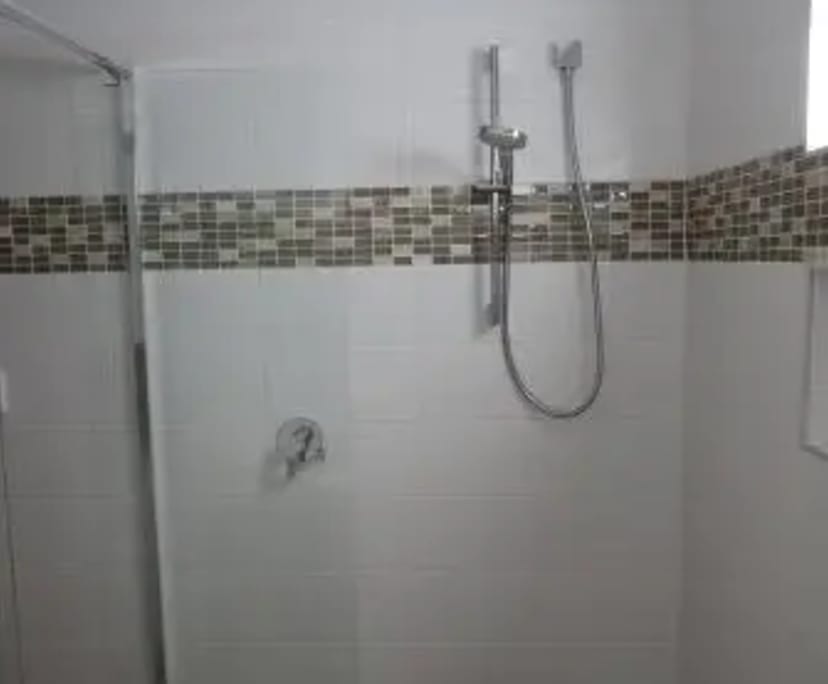 $250, Share-house, 3 bathrooms, Stafford Heights QLD 4053