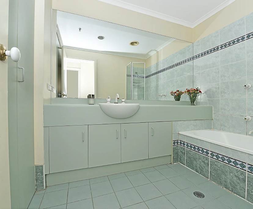 $1,395, Whole-property, 3 bathrooms, Melbourne VIC 3000