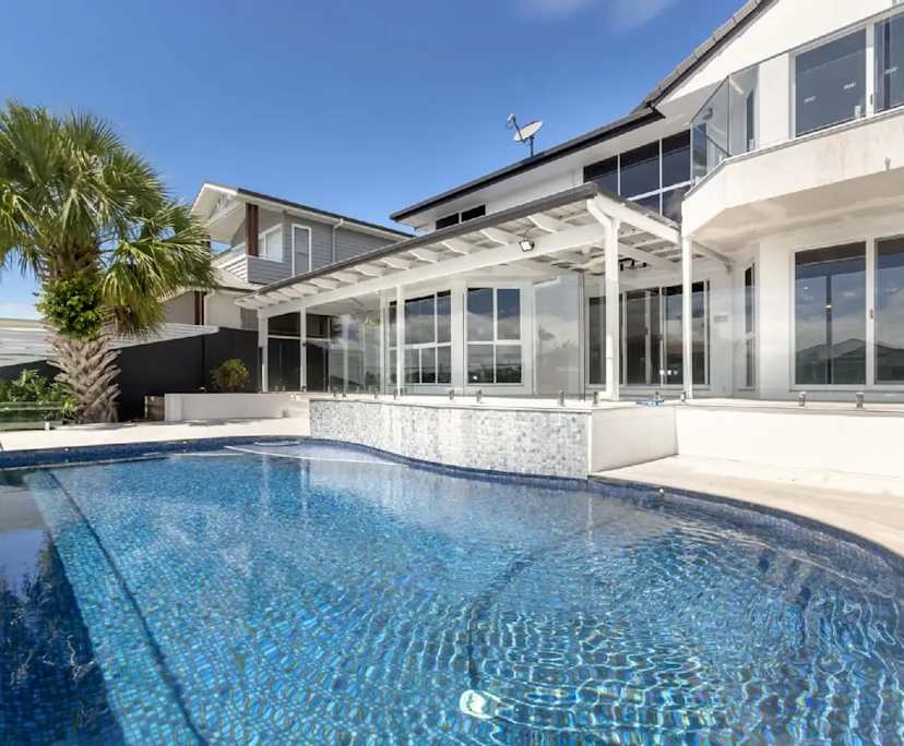 $350, Share-house, 5 bathrooms, Runaway Bay QLD 4216