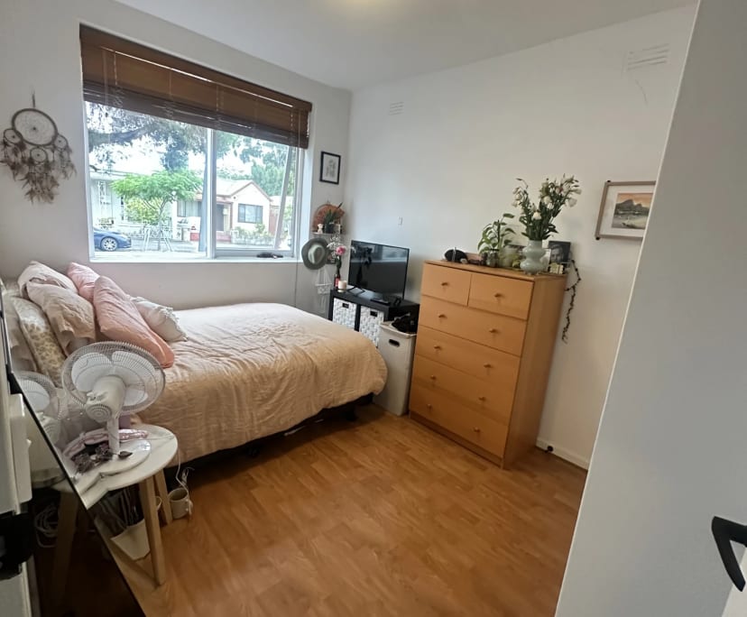 Furnished room in a flatshare