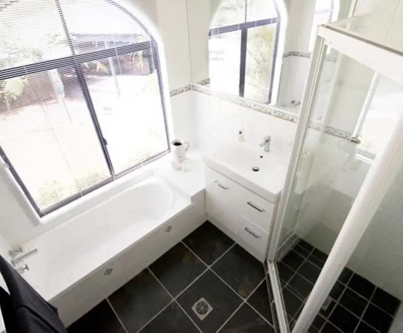 $1,500, 1-bed, 1 bathroom, Macleay Island QLD 4184