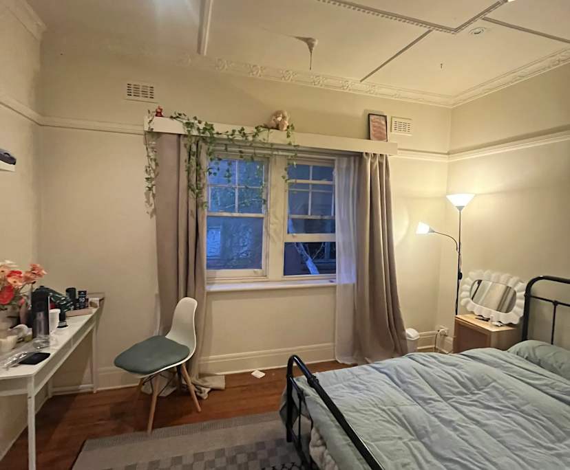 Furnished room in a flatshare