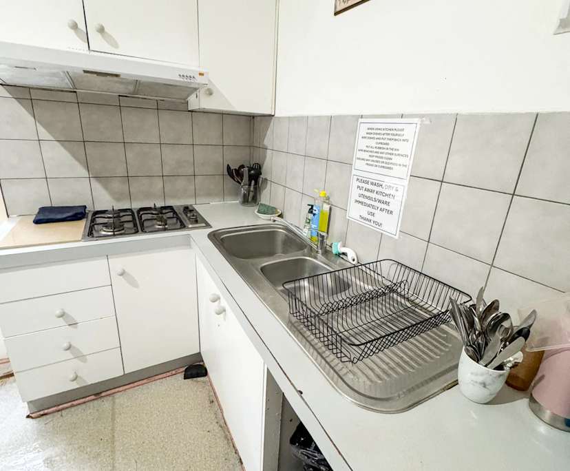 $300, Share-house, 6 bathrooms, St Kilda VIC 3182