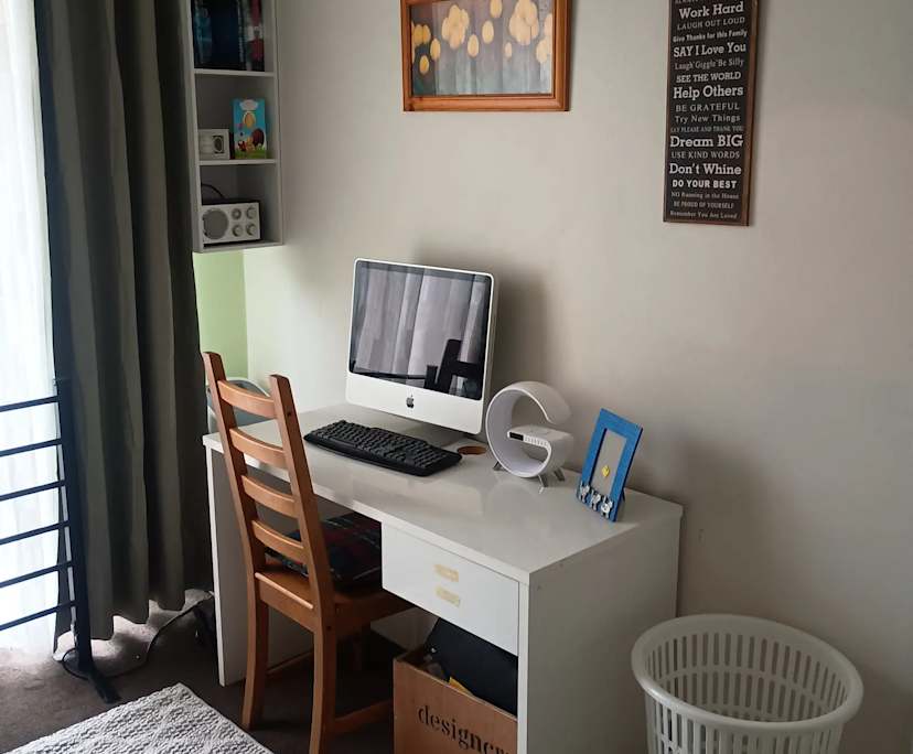 Furnished room in a flatshare