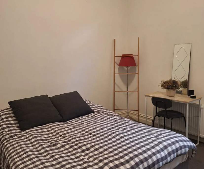 Room in a share house