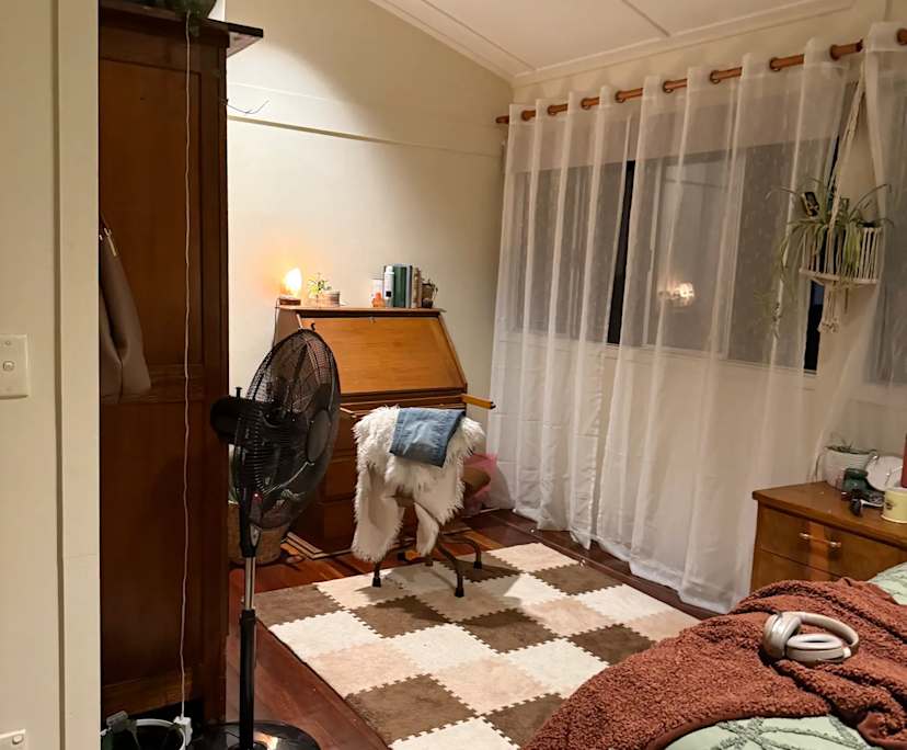 Room in a share house