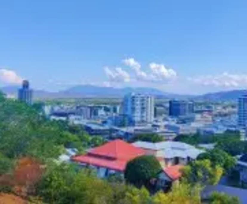 $550, Whole-property, 2 bathrooms, North Ward QLD 4810