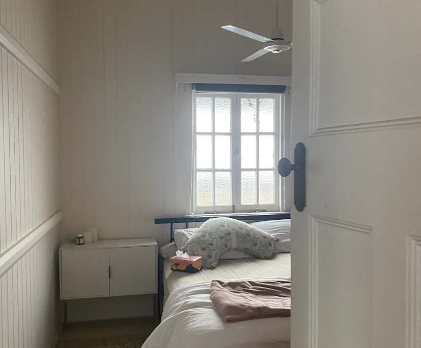 Room in a share house