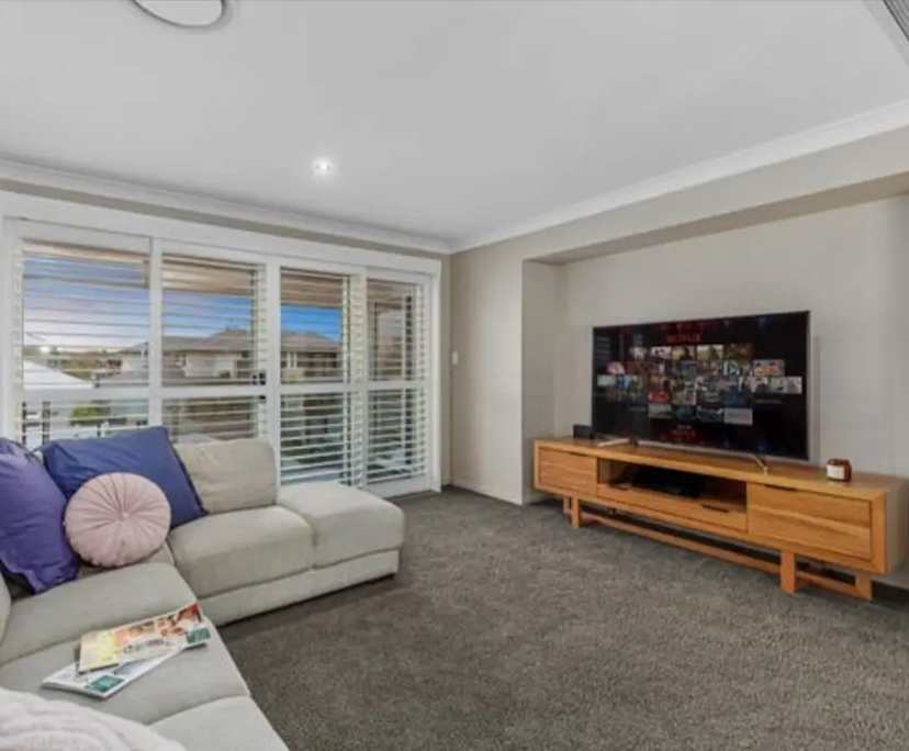 $350, Share-house, 4 bathrooms, Helensvale QLD 4212