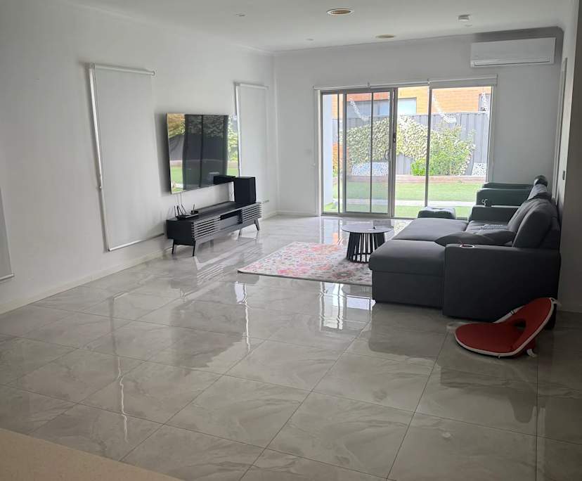 Room in a share house