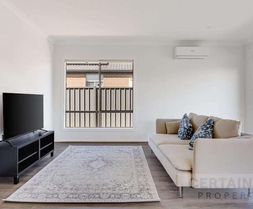 $230, Share-house, 3 bathrooms, Melton South VIC 3338