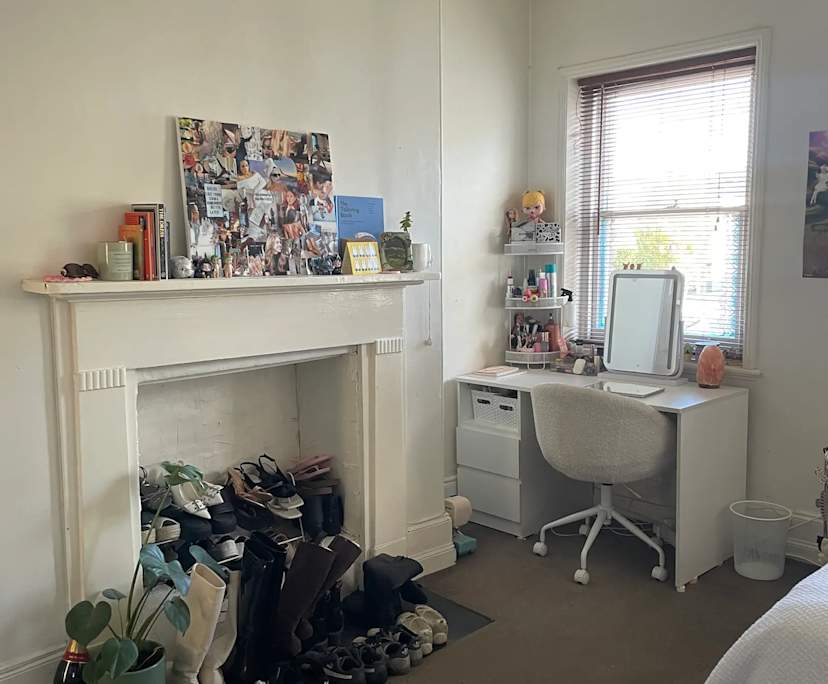 Room in a share house