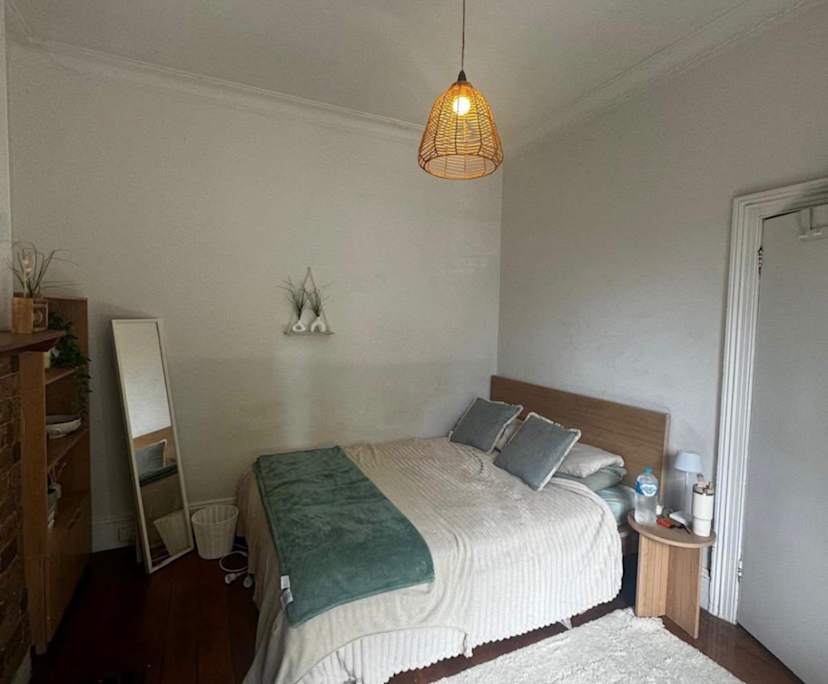 Room in a share house