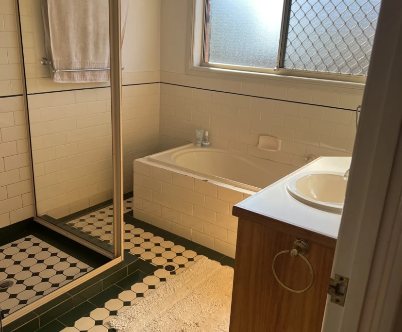 $260, Share-house, 3 bathrooms, Harristown QLD 4350