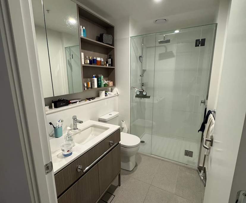 $809, Whole-property, 2 bathrooms, West Melbourne VIC 3003