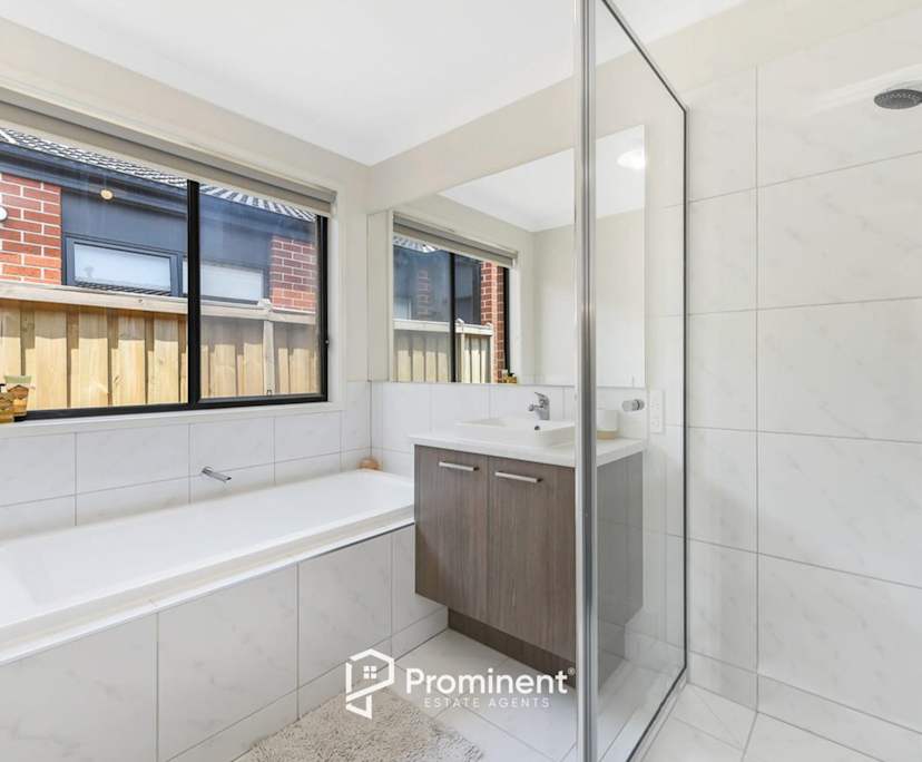 Unfurnished room with own bathroom