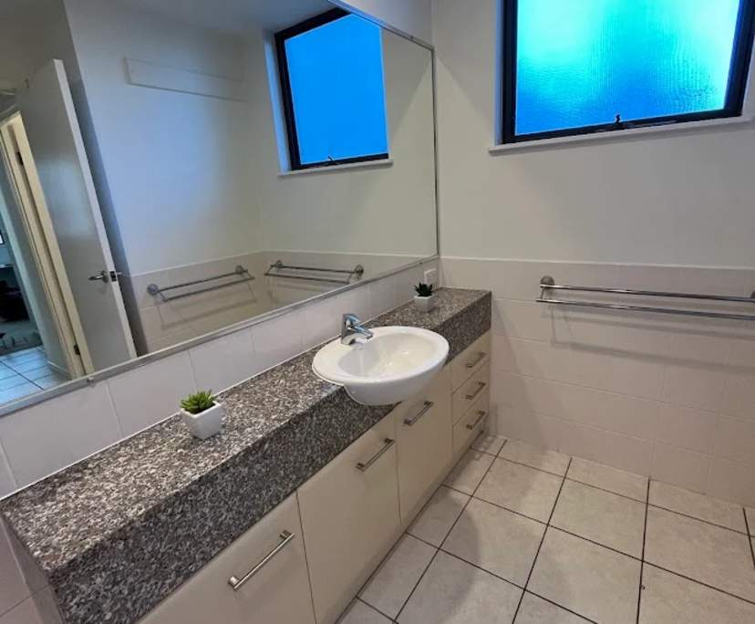 $320, Flatshare, 3 bathrooms, Alexandra Headland QLD 4572