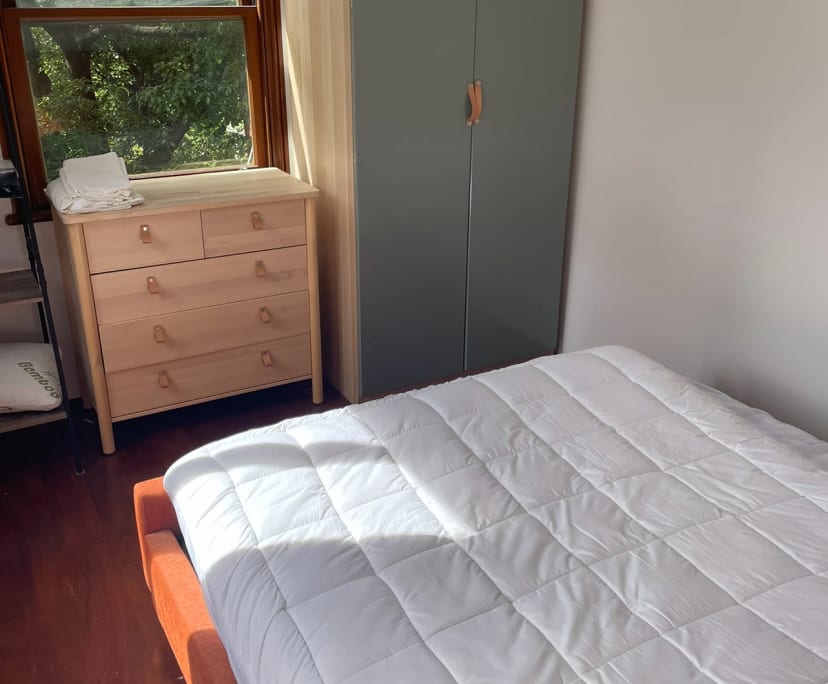 Furnished room in a flatshare