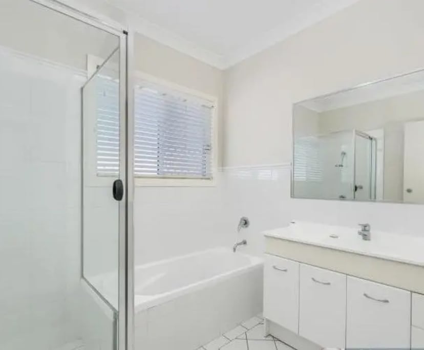 $275, Share-house, 3 bathrooms, Adamstown NSW 2289