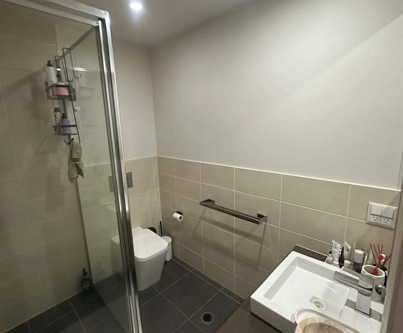$380, Flatshare, 3 bathrooms, Biggera Waters QLD 4216