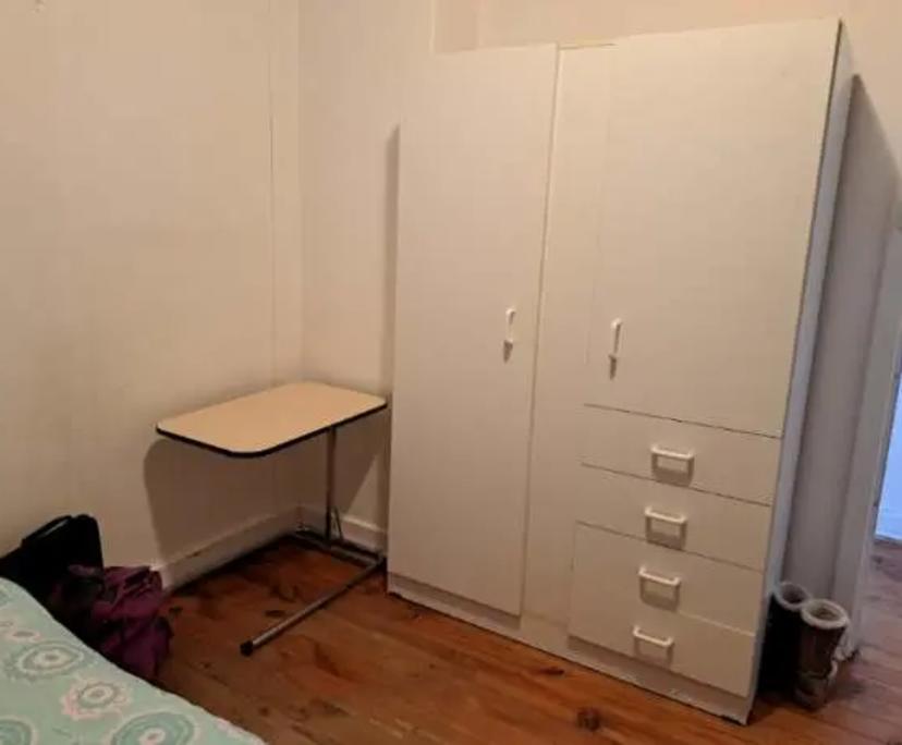 Room in a share house