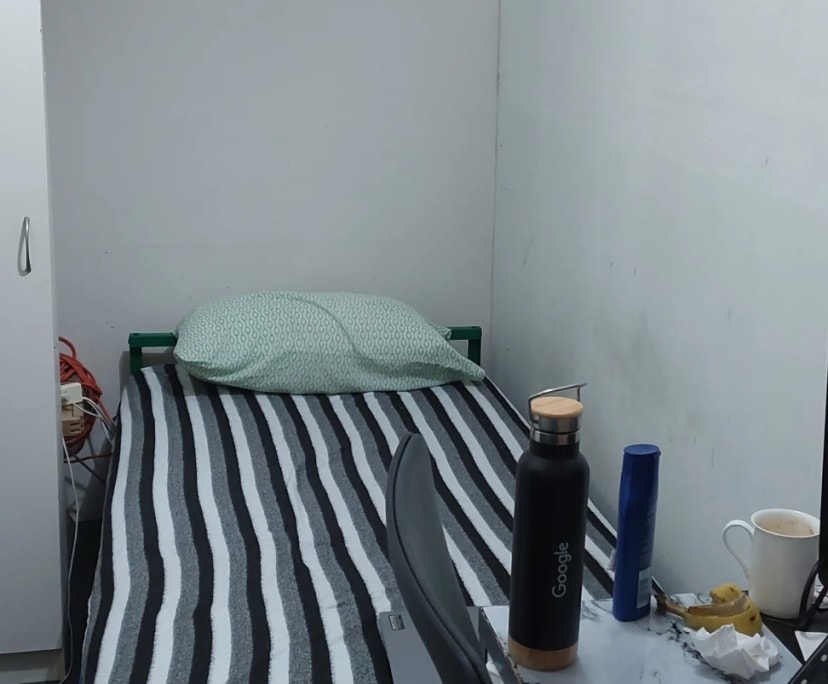 Furnished room in a flatshare
