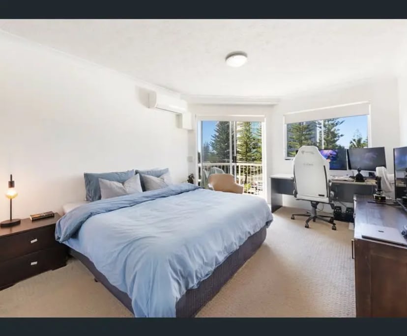 Furnished room with ensuite in a flatshare